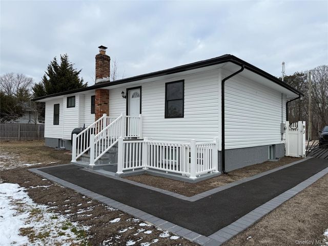 1068 Connetquot Avenue, Central Islip, NY 11722