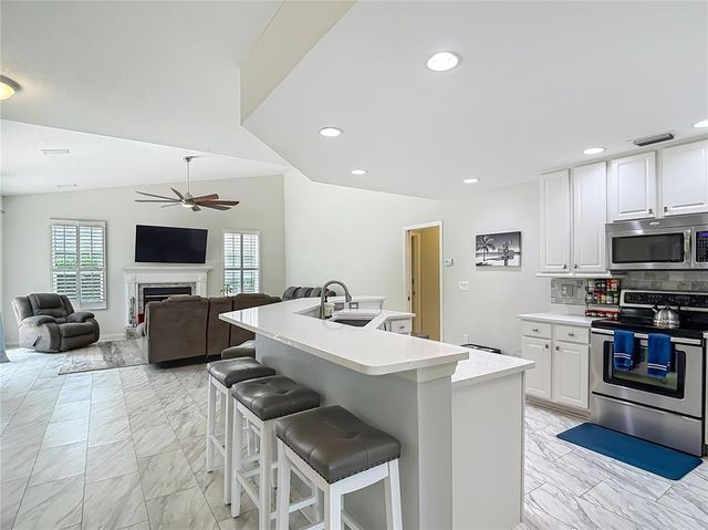 18902 SAINT LAURENT DRIVE, Lutz, FL 33558