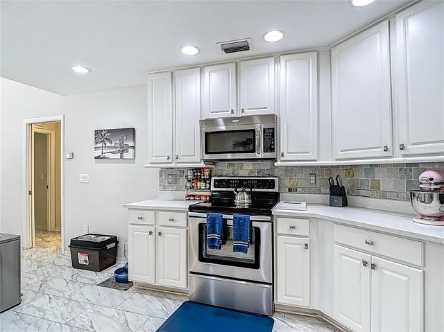 18902 SAINT LAURENT DRIVE, Lutz, FL 33558