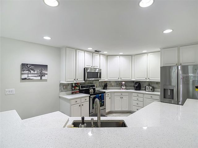18902 SAINT LAURENT DRIVE, Lutz, FL 33558
