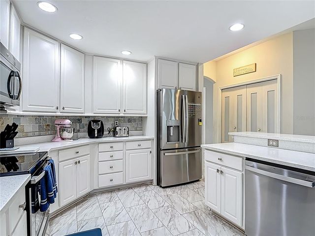 18902 SAINT LAURENT DRIVE, Lutz, FL 33558