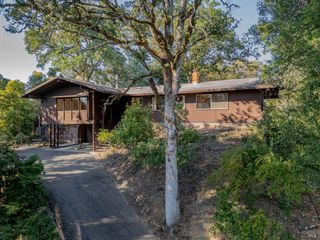 421 Vichy Hills Dr, Ukiah, CA 95482