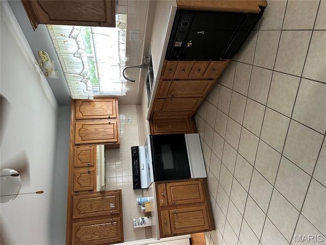 660 Crabapple Lane, Florissant, MO 63031