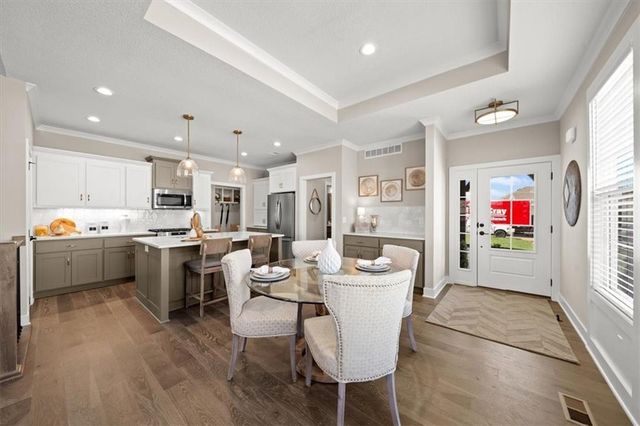 22212 W 82nd Terrace, Lenexa, KS 66220