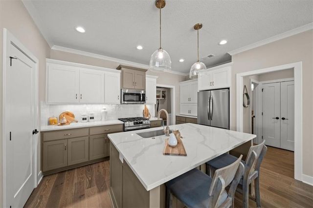 22212 W 82nd Terrace, Lenexa, KS 66220