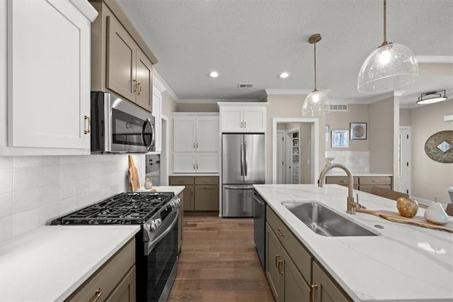 22212 W 82nd Terrace, Lenexa, KS 66220