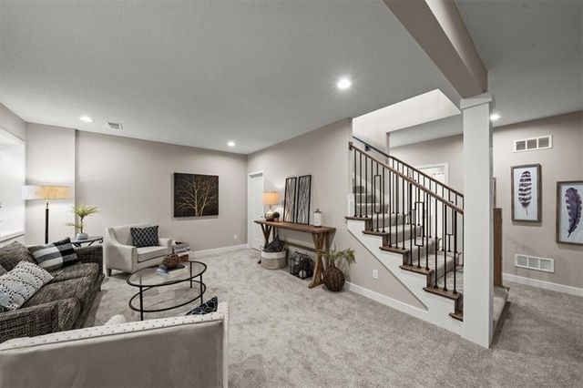 22212 W 82nd Terrace, Lenexa, KS 66220
