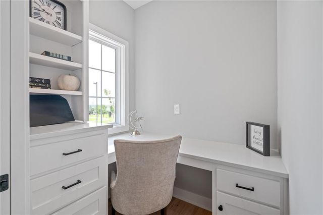 22212 W 82nd Terrace, Lenexa, KS 66220