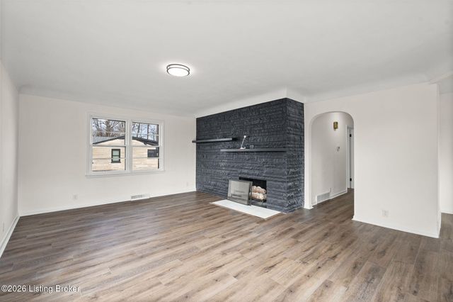 6826 Diamond Heights, Sellersburg, IN 47172