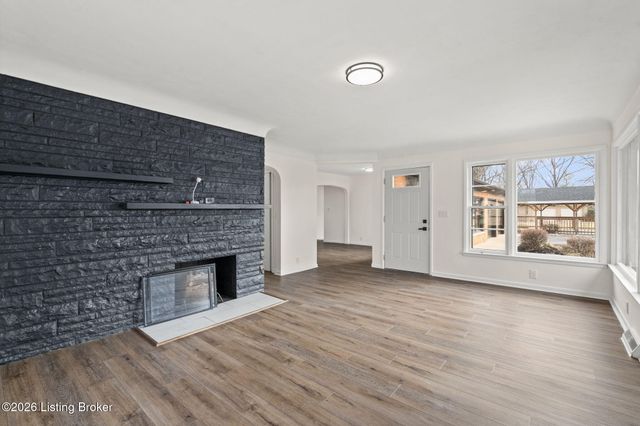 6826 Diamond Heights, Sellersburg, IN 47172