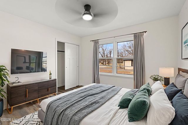 6826 Diamond Heights, Sellersburg, IN 47172