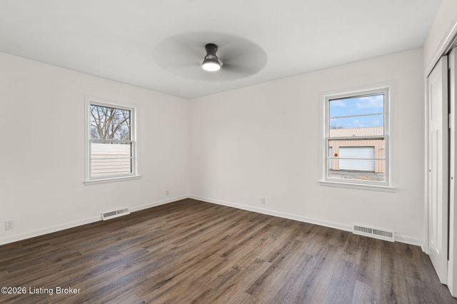 6826 Diamond Heights, Sellersburg, IN 47172