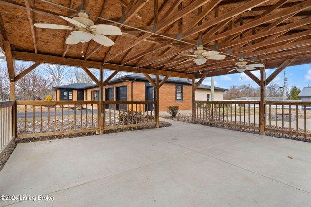 6826 Diamond Heights, Sellersburg, IN 47172