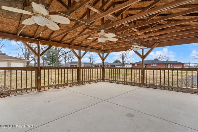 6826 Diamond Heights, Sellersburg, IN 47172