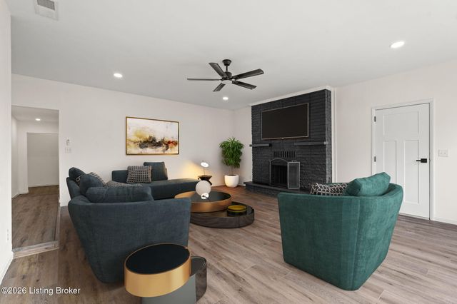 6826 Diamond Heights, Sellersburg, IN 47172