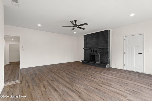 6826 Diamond Heights, Sellersburg, IN 47172