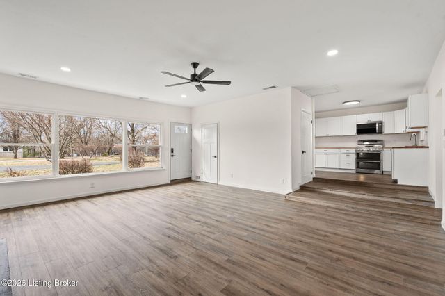 6826 Diamond Heights, Sellersburg, IN 47172