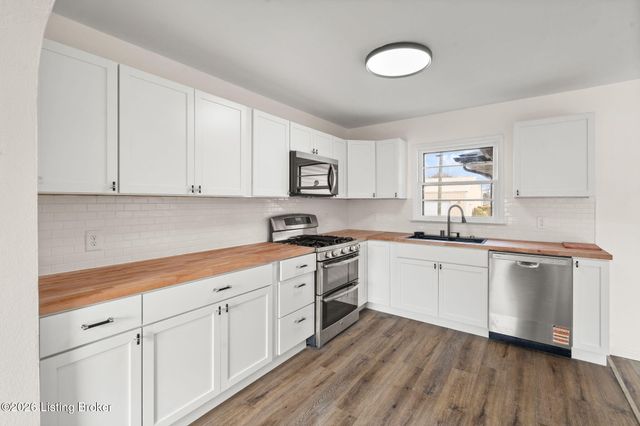 6826 Diamond Heights, Sellersburg, IN 47172