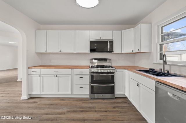 6826 Diamond Heights, Sellersburg, IN 47172