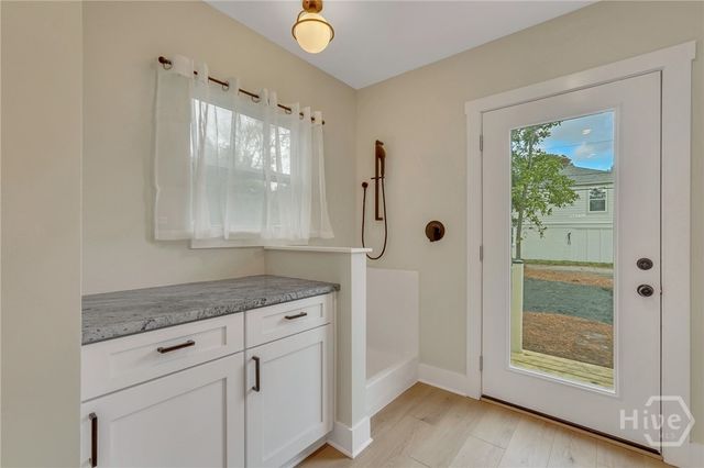 402 E 57th Street, Savannah, GA 31405