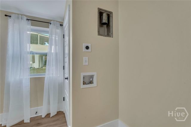 402 E 57th Street, Savannah, GA 31405