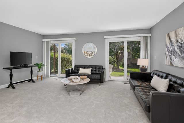 363 Pembroke Lane 1, Glen Ellyn, IL 60137