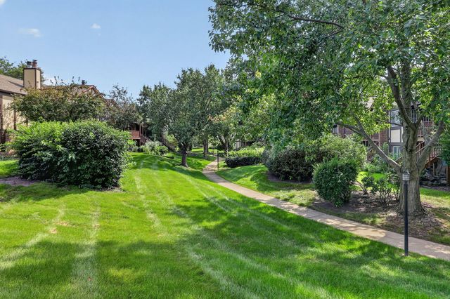 363 Pembroke Lane 1, Glen Ellyn, IL 60137