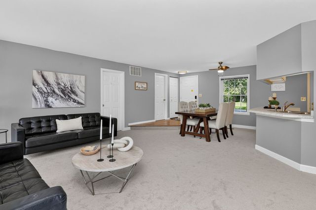 363 Pembroke Lane 1, Glen Ellyn, IL 60137