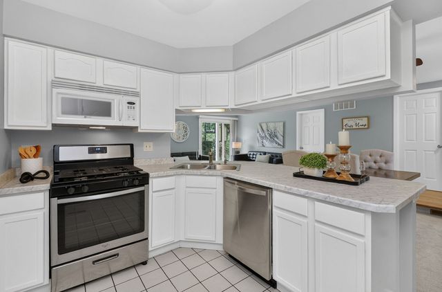 363 Pembroke Lane 1, Glen Ellyn, IL 60137
