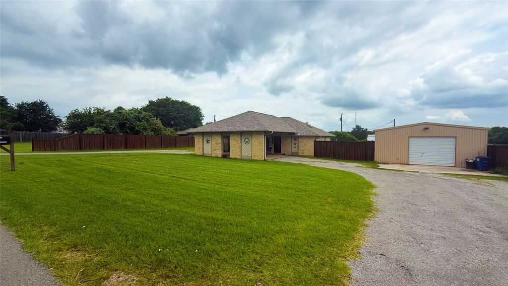 1356 Kerry Lane, Azle, TX 76020