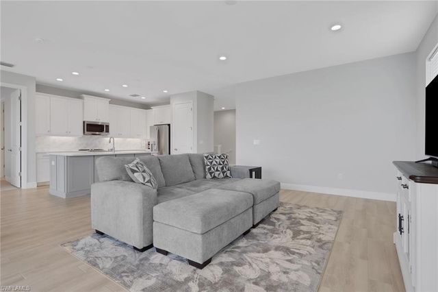 2633 Seychelles CIR 2305, Other, FL 34112