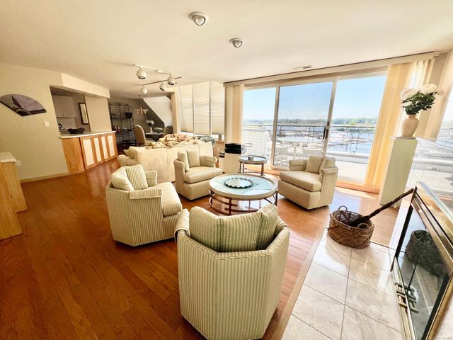 131 Popes Island Road 131, Milford, CT 06461
