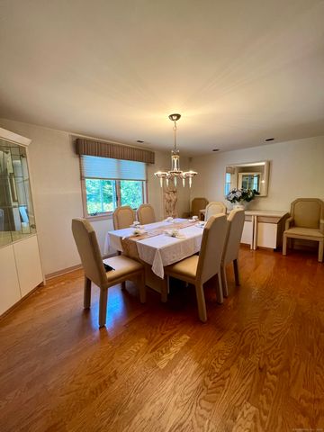 131 Popes Island Road 131, Milford, CT 06461
