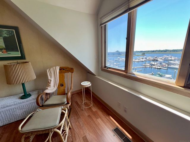 131 Popes Island Road 131, Milford, CT 06461