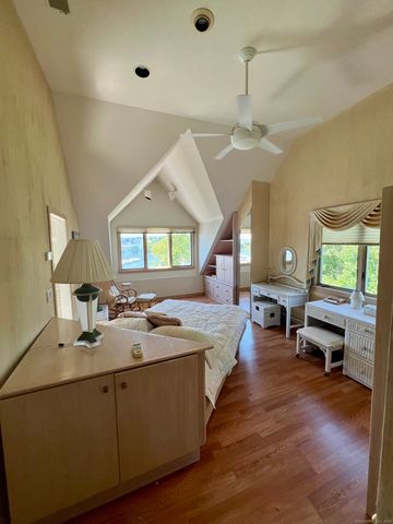 131 Popes Island Road 131, Milford, CT 06461