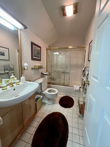 131 Popes Island Road 131, Milford, CT 06461