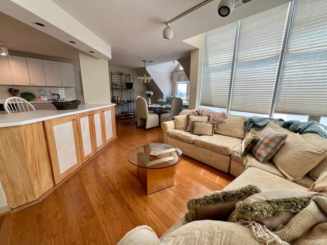 131 Popes Island Road 131, Milford, CT 06461