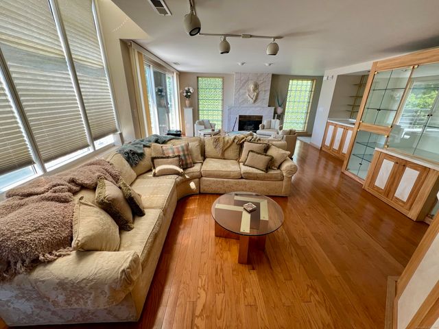 131 Popes Island Road 131, Milford, CT 06461