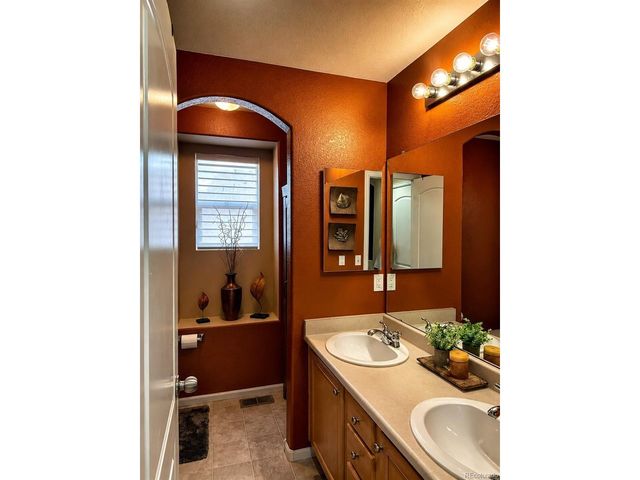 2420 S Fundy Cir, Aurora, CO 80013