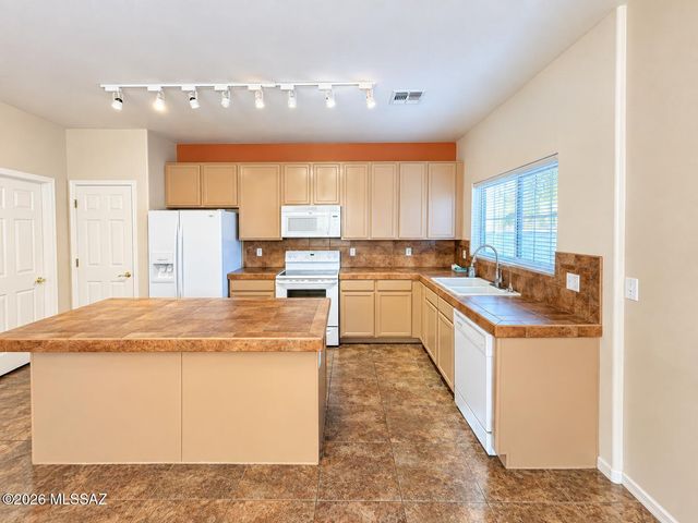 4196 E Stone River Drive, Tucson, AZ 85712