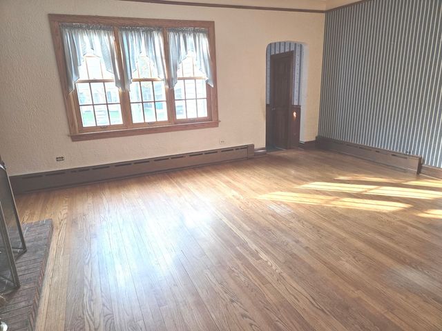 5651 N Neva Avenue, Chicago, IL 60631