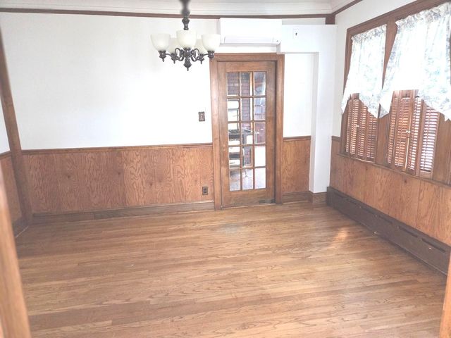 5651 N Neva Avenue, Chicago, IL 60631