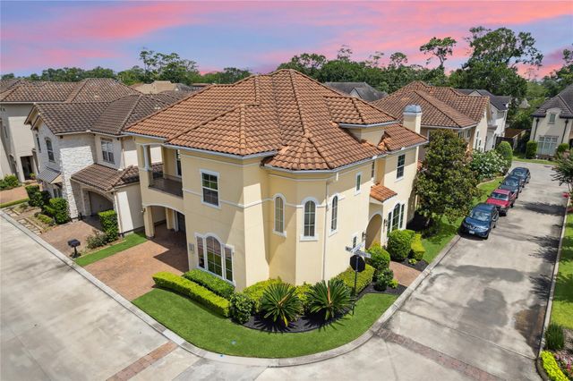 86 S Creekside Court, Houston, TX 77055