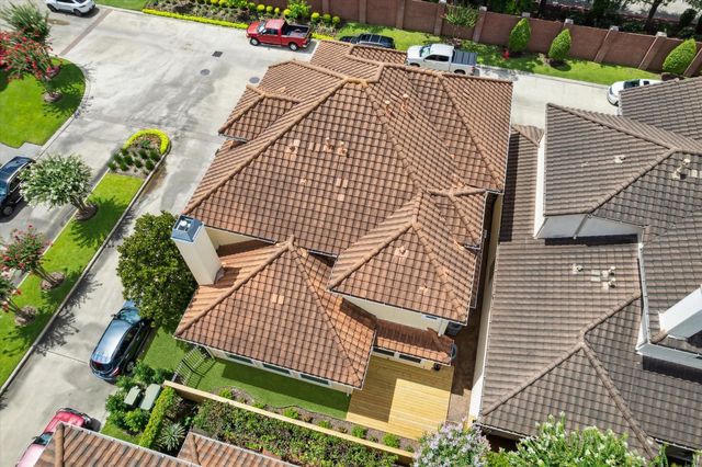 86 S Creekside Court, Houston, TX 77055