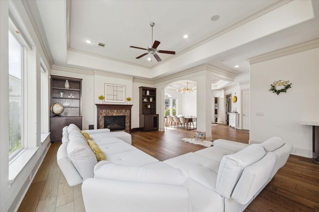86 S Creekside Court, Houston, TX 77055