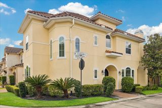 86 S Creekside Court, Houston, TX 77055