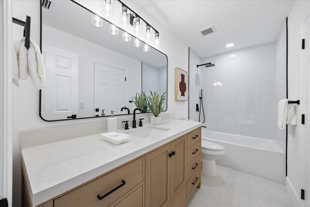 621 NE Town Terrace, Jensen Beach, FL 34957