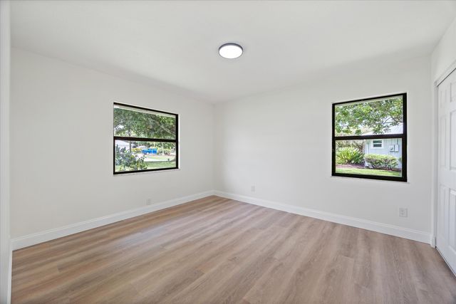 621 NE Town Terrace, Jensen Beach, FL 34957