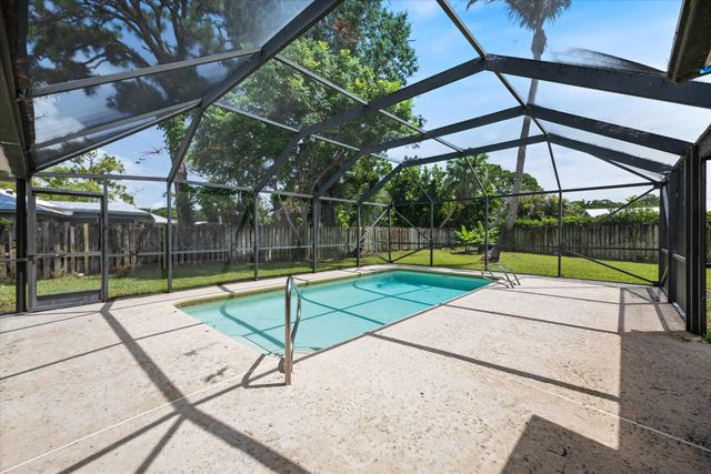 621 NE Town Terrace, Jensen Beach, FL 34957