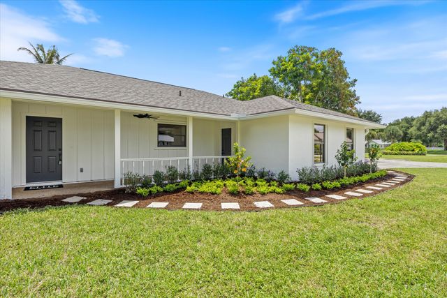 621 NE Town Terrace, Jensen Beach, FL 34957
